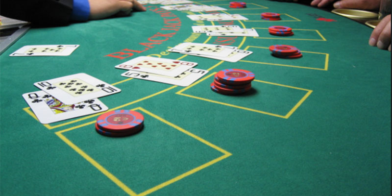 Mỗi ván game bài quý tộc đều là một cuộc đấu trí đầy kịch tính